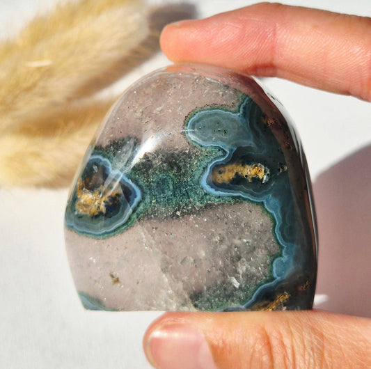 Amethyst Geode Freeform with Agate Eye – 128 g