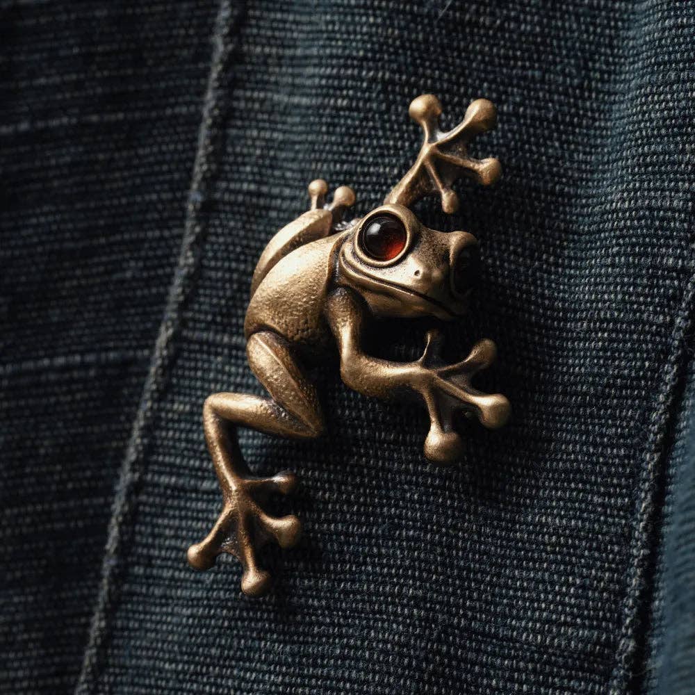 Red-Eyed Tree Frog Brooch | Brass with Garnet | Coppertist.Wu