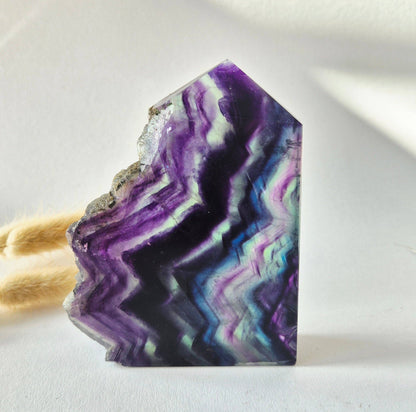 Candy Fluorite sculpture with raw edge - 488 g